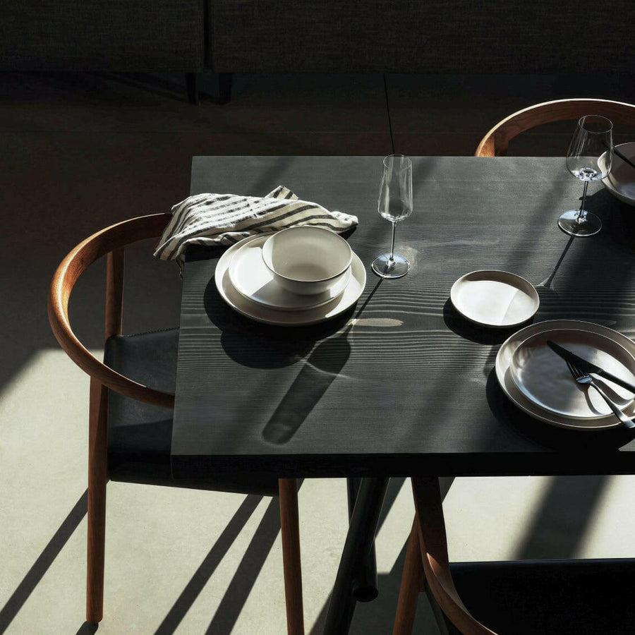 Elegant dinnerware set showcasing refined craftsmanship for sophisticated dining experiences.