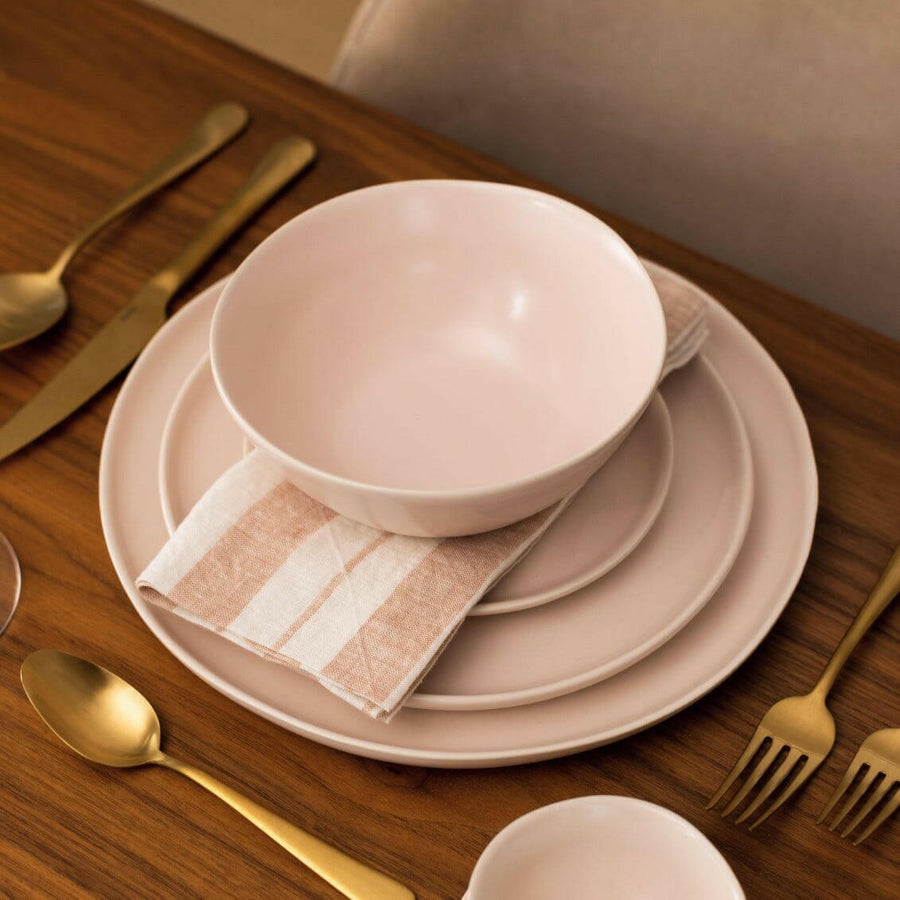 Elegant dinnerware set showcasing refined craftsmanship for sophisticated dining experiences.