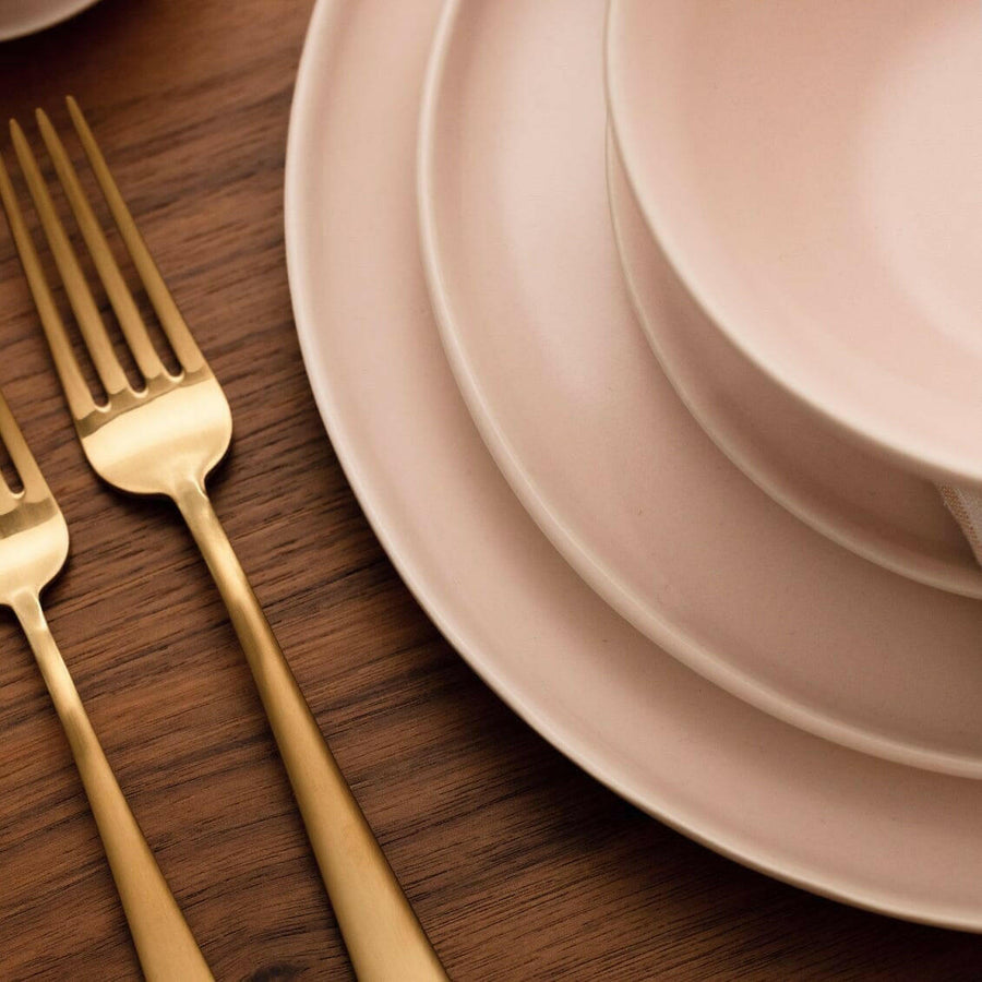Elegant dinnerware set showcasing refined craftsmanship for sophisticated dining experiences.