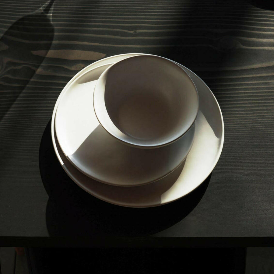 Elegant dinnerware set showcasing refined craftsmanship for sophisticated dining experiences.