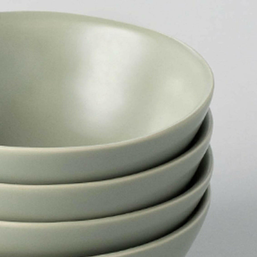 Elegant dinnerware set showcasing refined craftsmanship for sophisticated dining experiences.