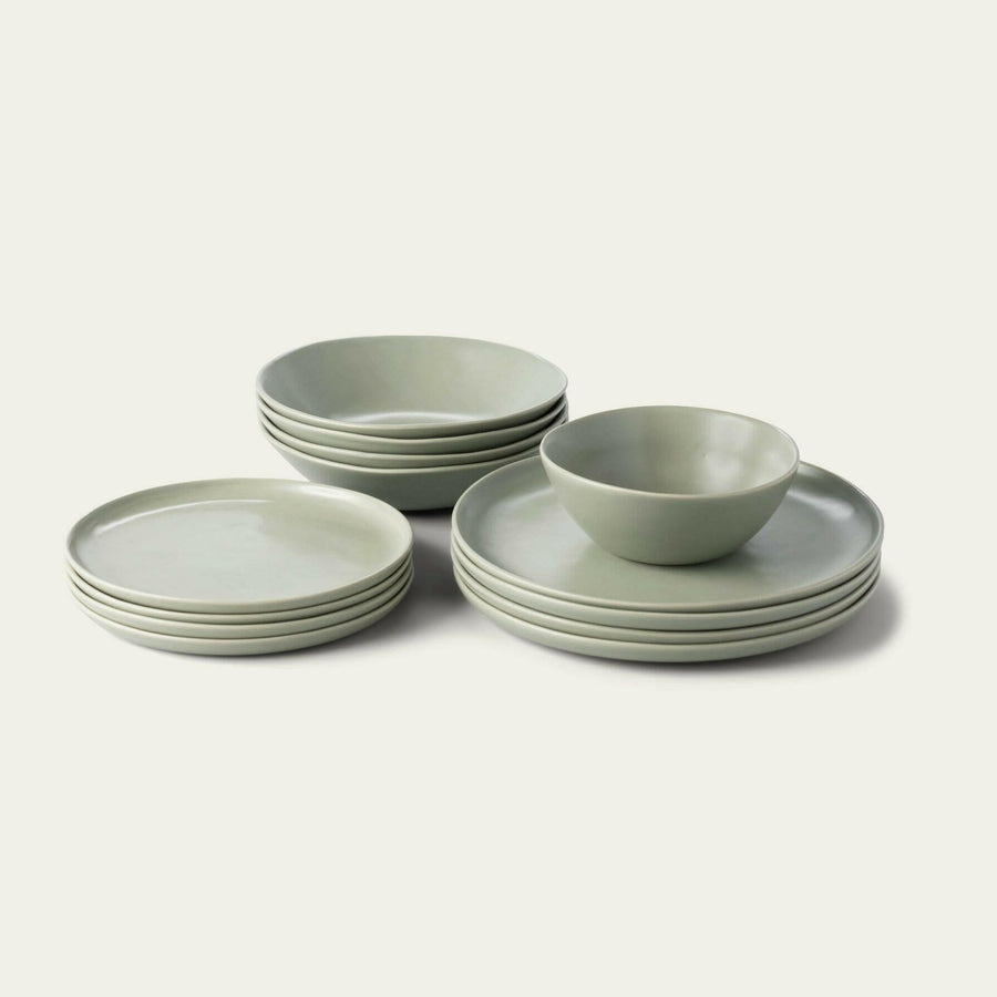 Elegant dinnerware set showcasing refined craftsmanship for sophisticated dining experiences.