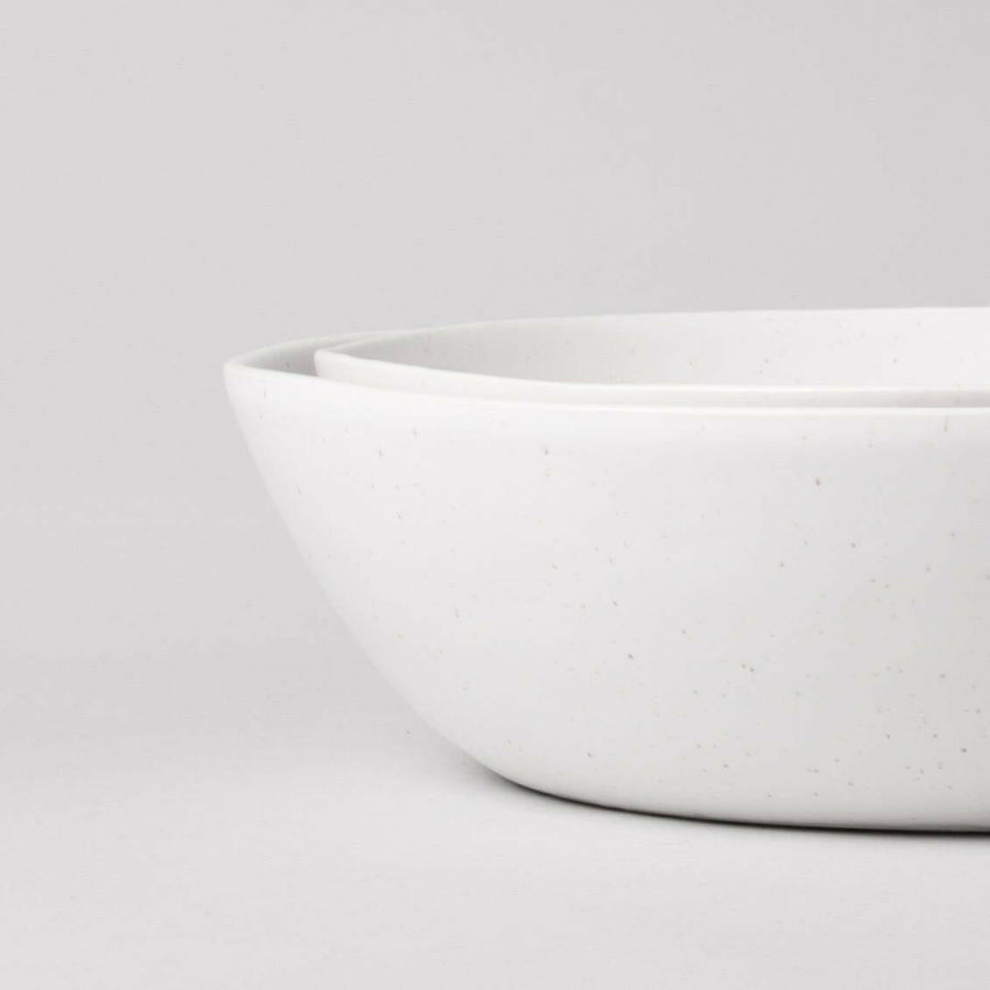 Durable serving bowls designed for long-lasting use and elegant food presentation