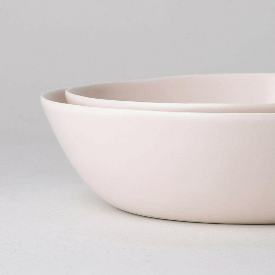 Durable serving bowls designed for long-lasting use and elegant food presentation