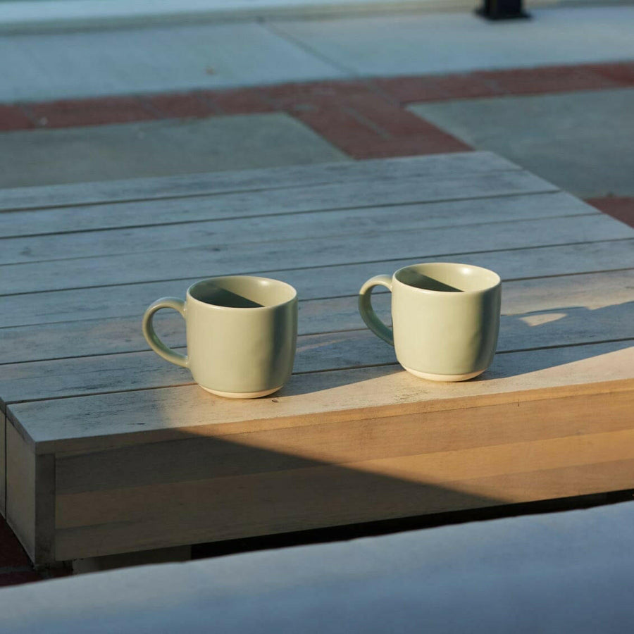 Premium mugs featuring a stylish design perfect for elegant dining and office use, enhancing your beverage experience.
