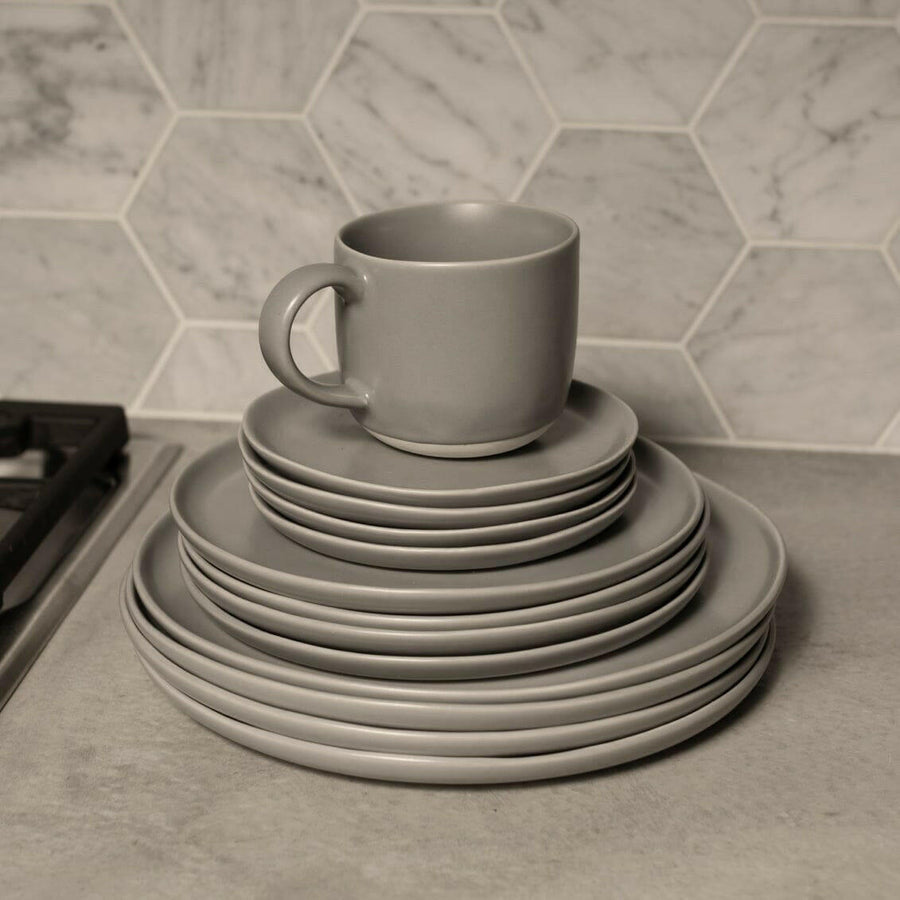 Premium mugs featuring a stylish design perfect for elegant dining and office use, enhancing your beverage experience.