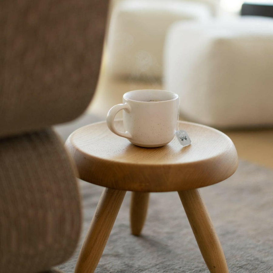 Premium mugs featuring a stylish design perfect for elegant dining and office use, enhancing your beverage experience.