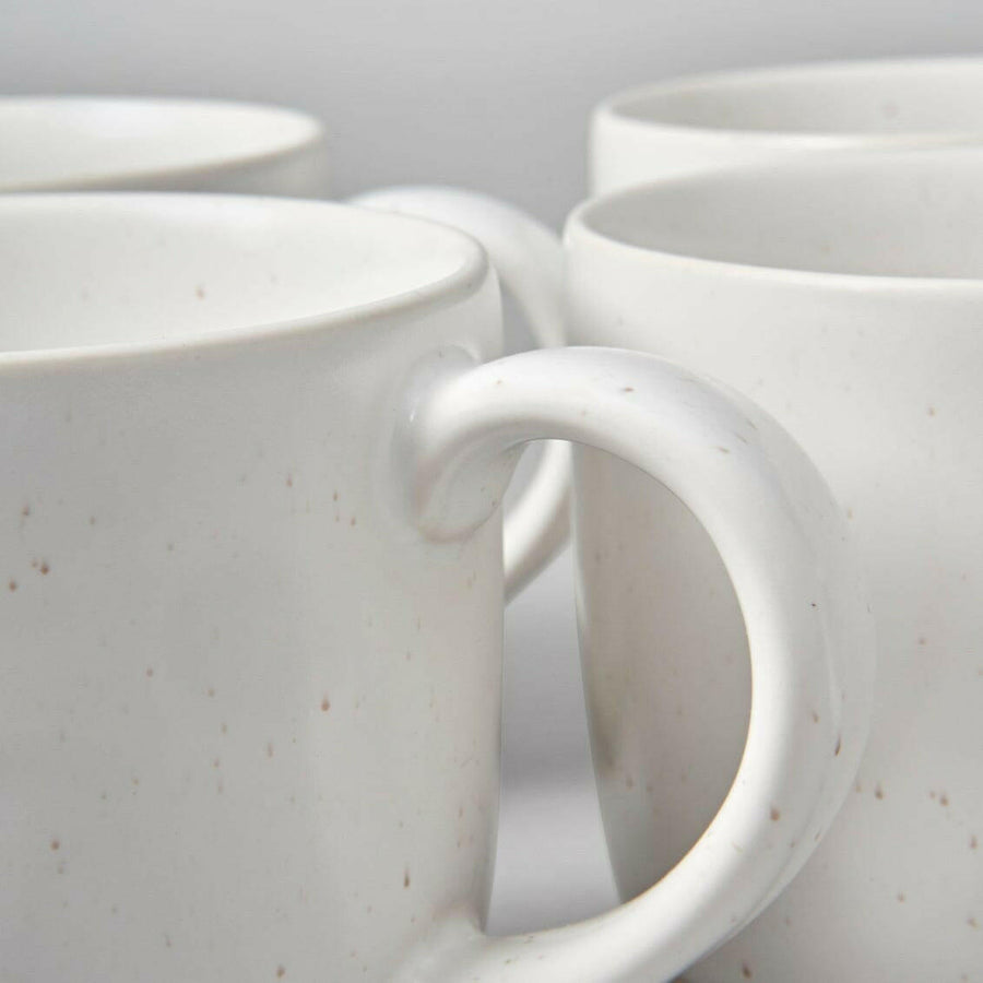 Premium mugs featuring a stylish design perfect for elegant dining and office use, enhancing your beverage experience.