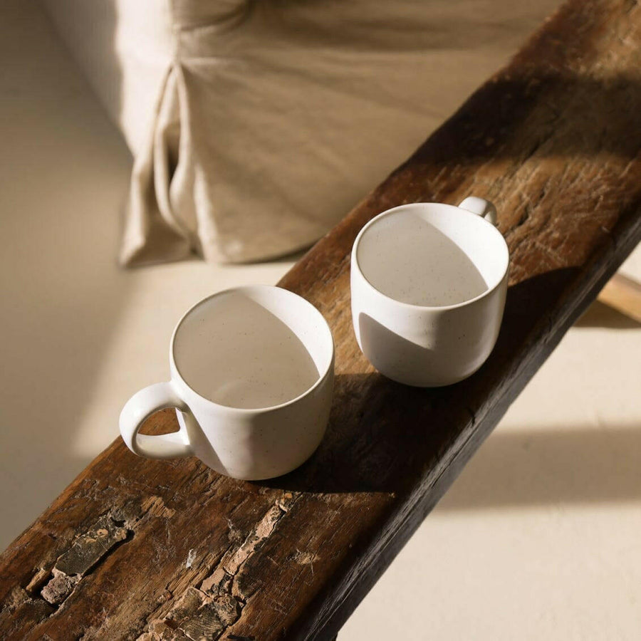 Premium mugs featuring a stylish design perfect for elegant dining and office use, enhancing your beverage experience.