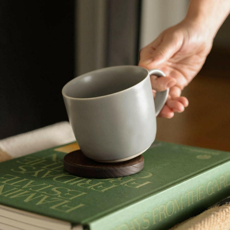 Premium mugs featuring a stylish design perfect for elegant dining and office use, enhancing your beverage experience.